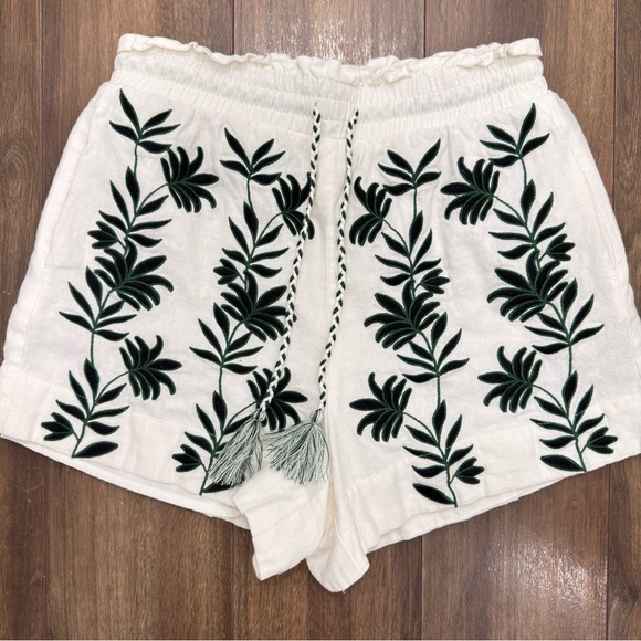 House of Harlow 1960 Pants - House of Harlow 1960 White Shorts with Green Leaf Embroidery